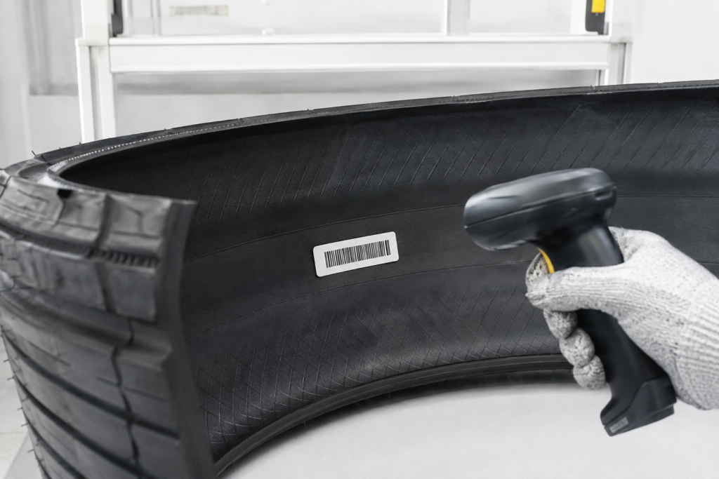 Barcode scanner reading a vulcanized identification label inside a tyre
